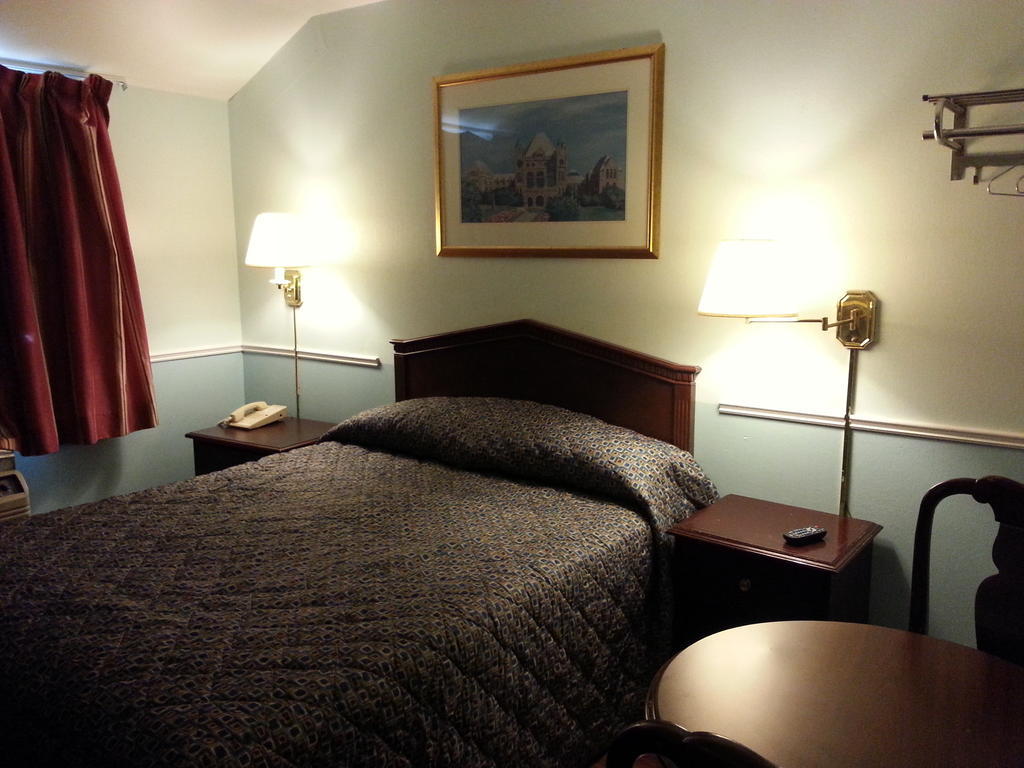 Queensway Motel Торонто Екстер'єр фото